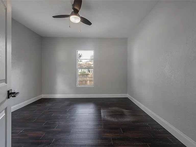 1222 E Curtis St — Photo 8