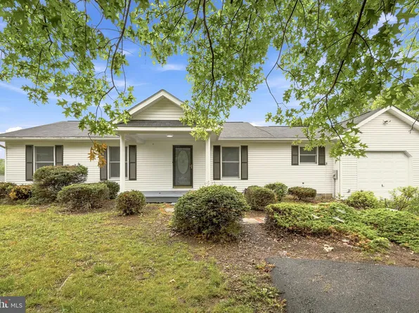 65 Live Oak Ct, Martinsburg, WV 25405