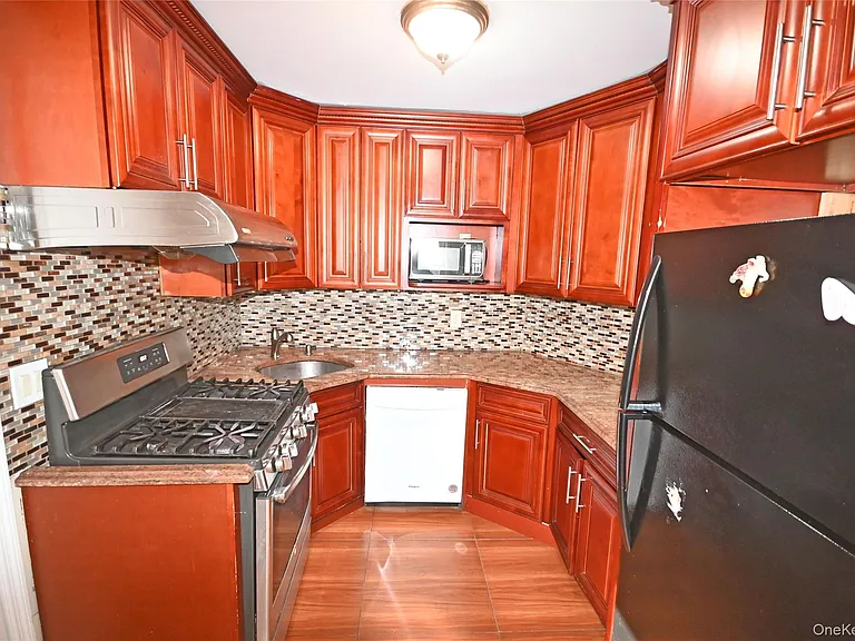 1047 N 7th St #WHOLE HOUSE — Photo 6