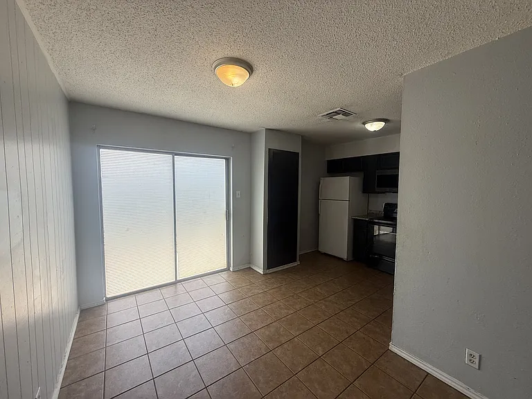 106 Cockerham St #B — Photo 3