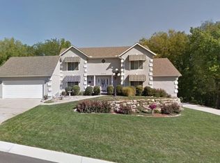 2605 NW Stonecrest Ct, Blue Springs, MO 64015