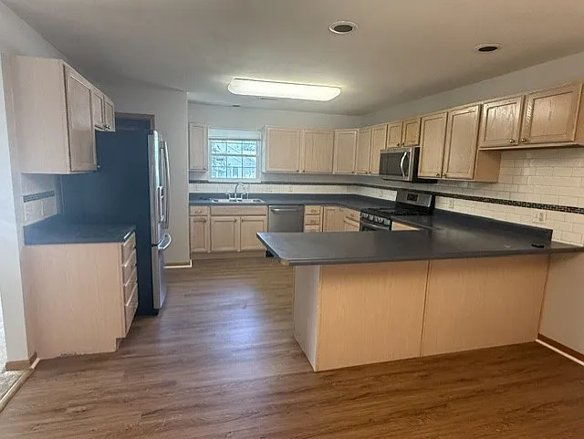 2254 Wellington Dr — Photo 4