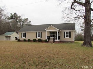 1640 Holly Grove Rd, Benson, NC 27504