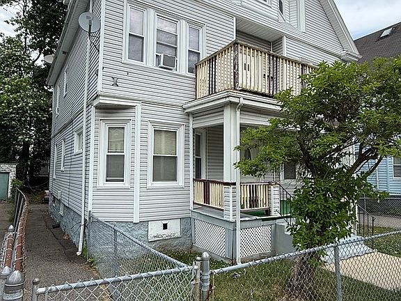 3rd image of 32 Clarkwood St