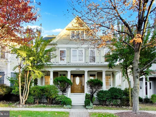 220 Watkins Pond Blvd, Rockville, MD 20850