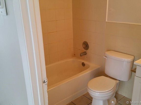 3rd image of 2027 Fletcher St #6