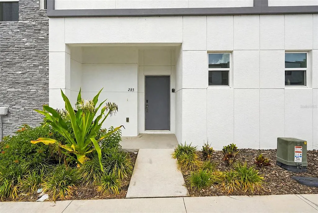 5 bed, 4.0 bath, 1671 sqft, $2,750 — Photo 2