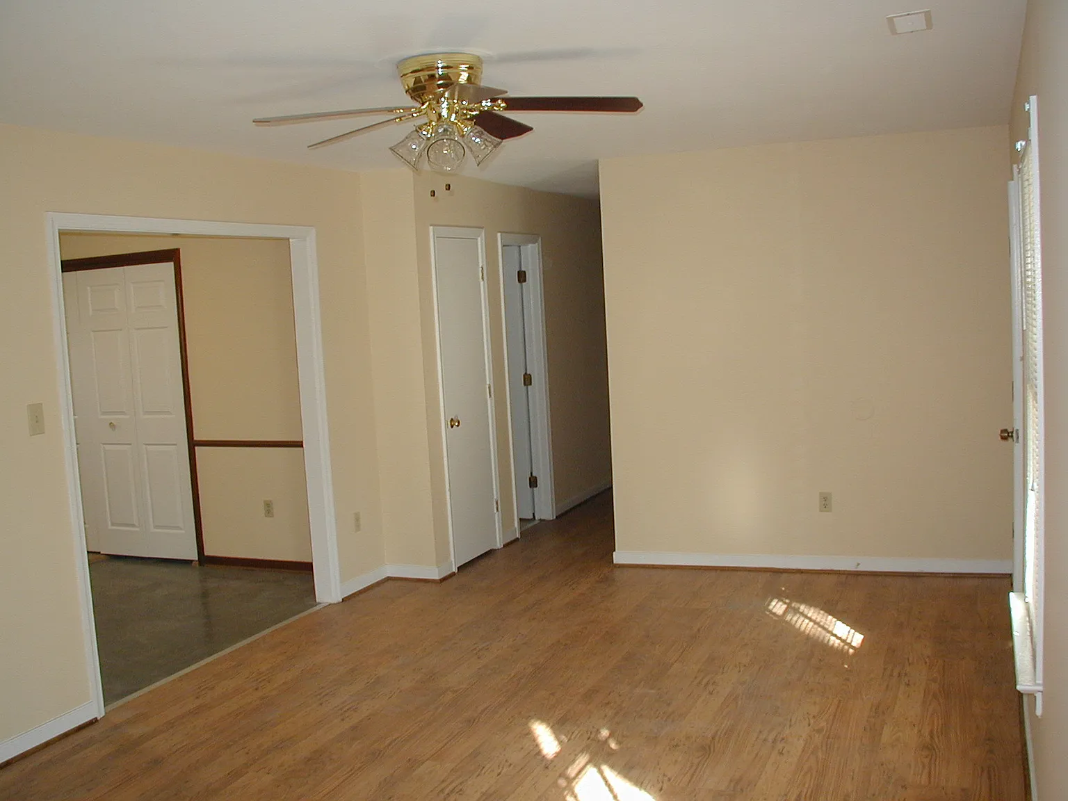 3 bed, 1325 sqft, $2,100 — Photo 3