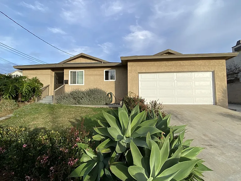 2310 Delaware St — Photo 1