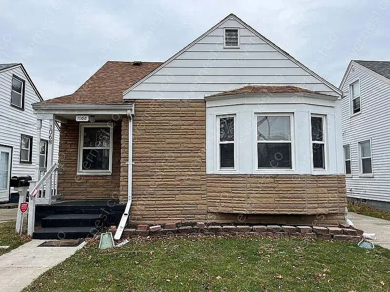 1068 White Ave