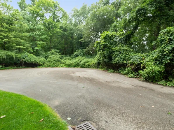 Cedar Creek Dr, Middlebury, IN 46540