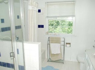 2700 Floris Ln, Herndon, VA 20171