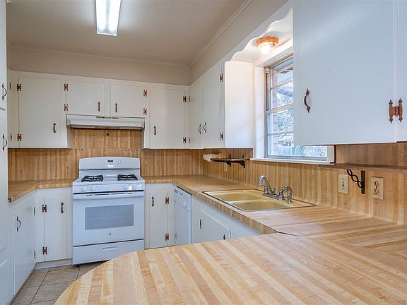 3rd image of 403 S Green St