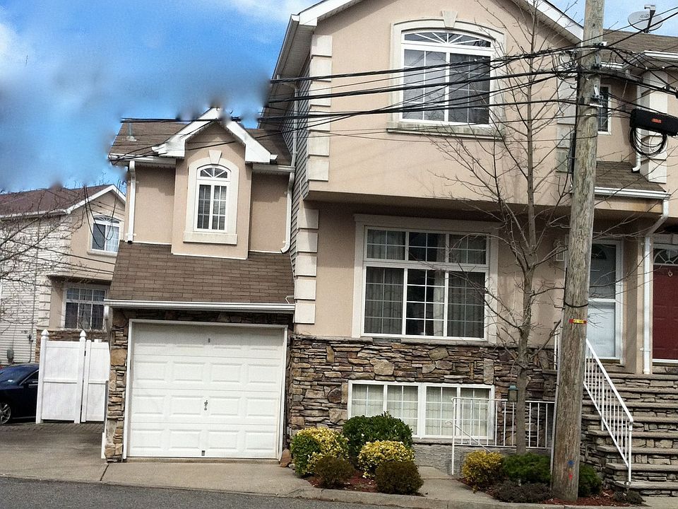 2200 sq ft end unit two family
