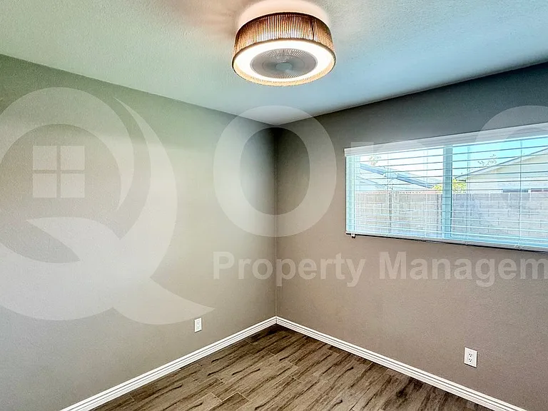 827 N 86th Way — Photo 17
