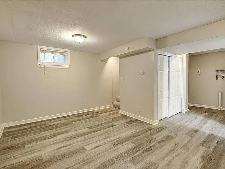 408 NE Lakeview Dr — Photo 22