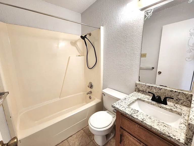 2202 Bolivar St — Photo 19