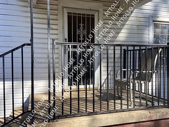 3rd image of 1915 43rd Ave NE APT C