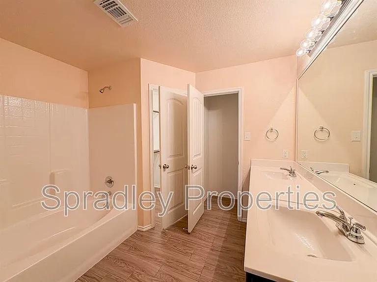 2214 Justice Dr — Photo 15