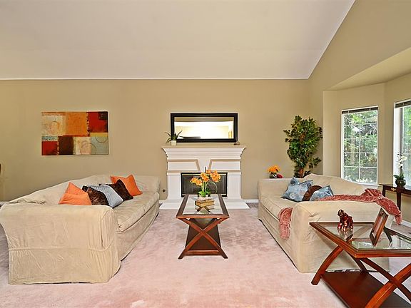 4th image of 436 Sheridan Cir