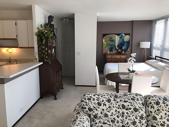 3rd image of 2740 N Pine Grove Ave APT 7D