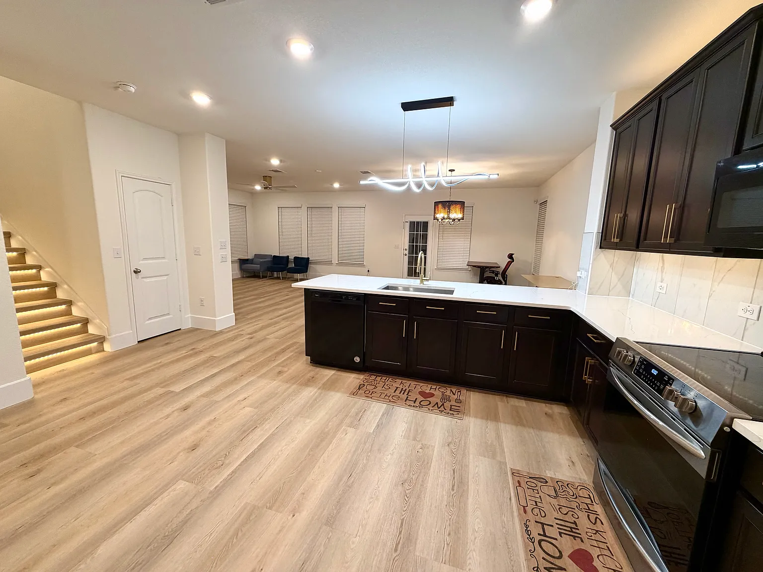 3 bed, 2.5 bath, 2497 sqft, $2,500 — Photo 4