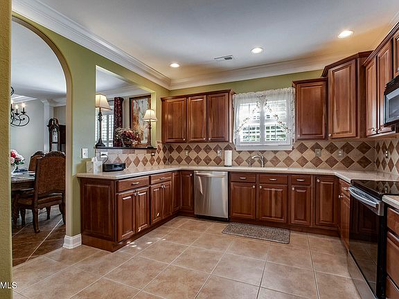 5th image of 110 Waterford Cir