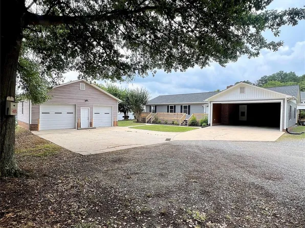 1821 Springdale Rd, Lancaster, SC 29720