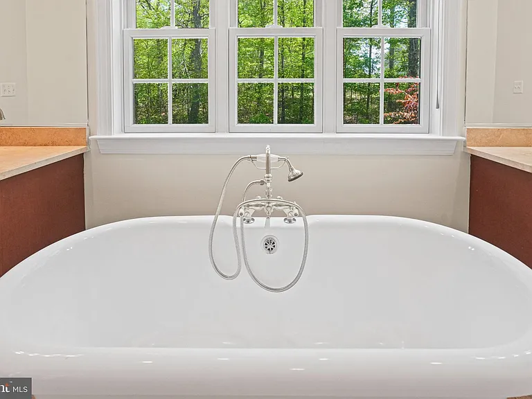 13551 Triadelphia Mill Rd — Photo 32