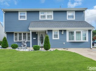 100 Pine St, Iselin, NJ 08830