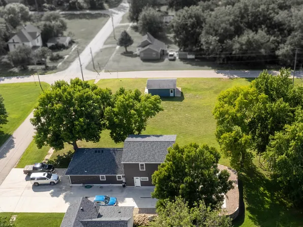 2703 & 2707 13th St, Emmetsburg, IA 50536