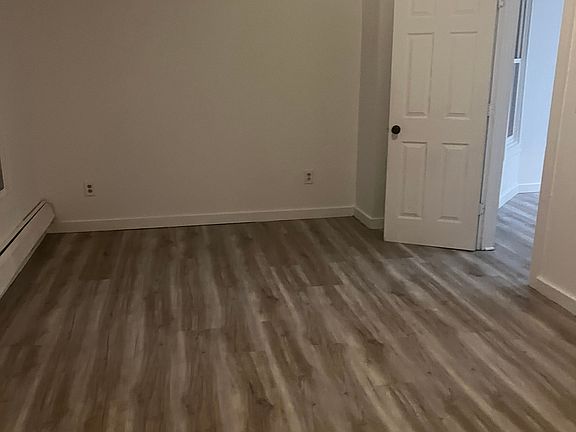 5th image of 814 Sherburne Ave #2