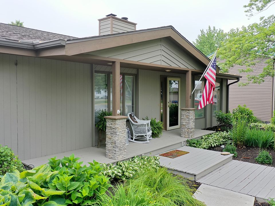 10 W Circle Dr, Saint Anne, IL 60964 Zillow