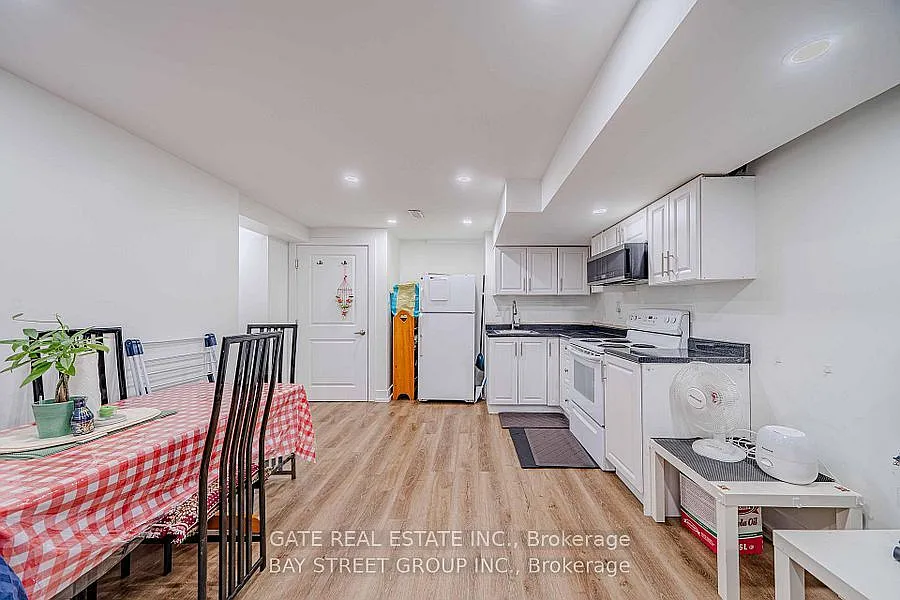1 bed, $1,300 — Photo 4