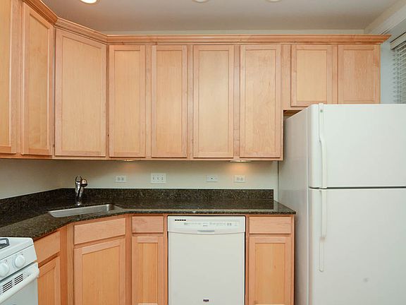 2nd image of 3244 N Clifton Ave APT 2E