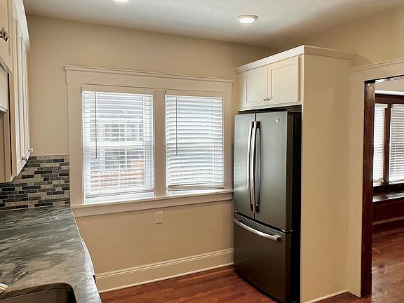 3rd image of 2189 Clarence Ave