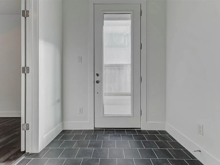 5859 Dolores St — Photo 23