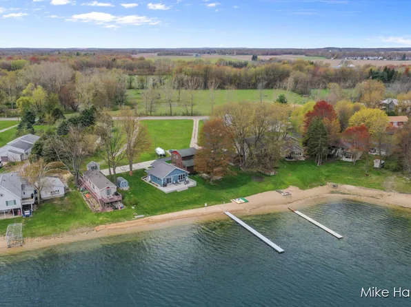 4322 Fogeson Dr, Coral, MI 49322
