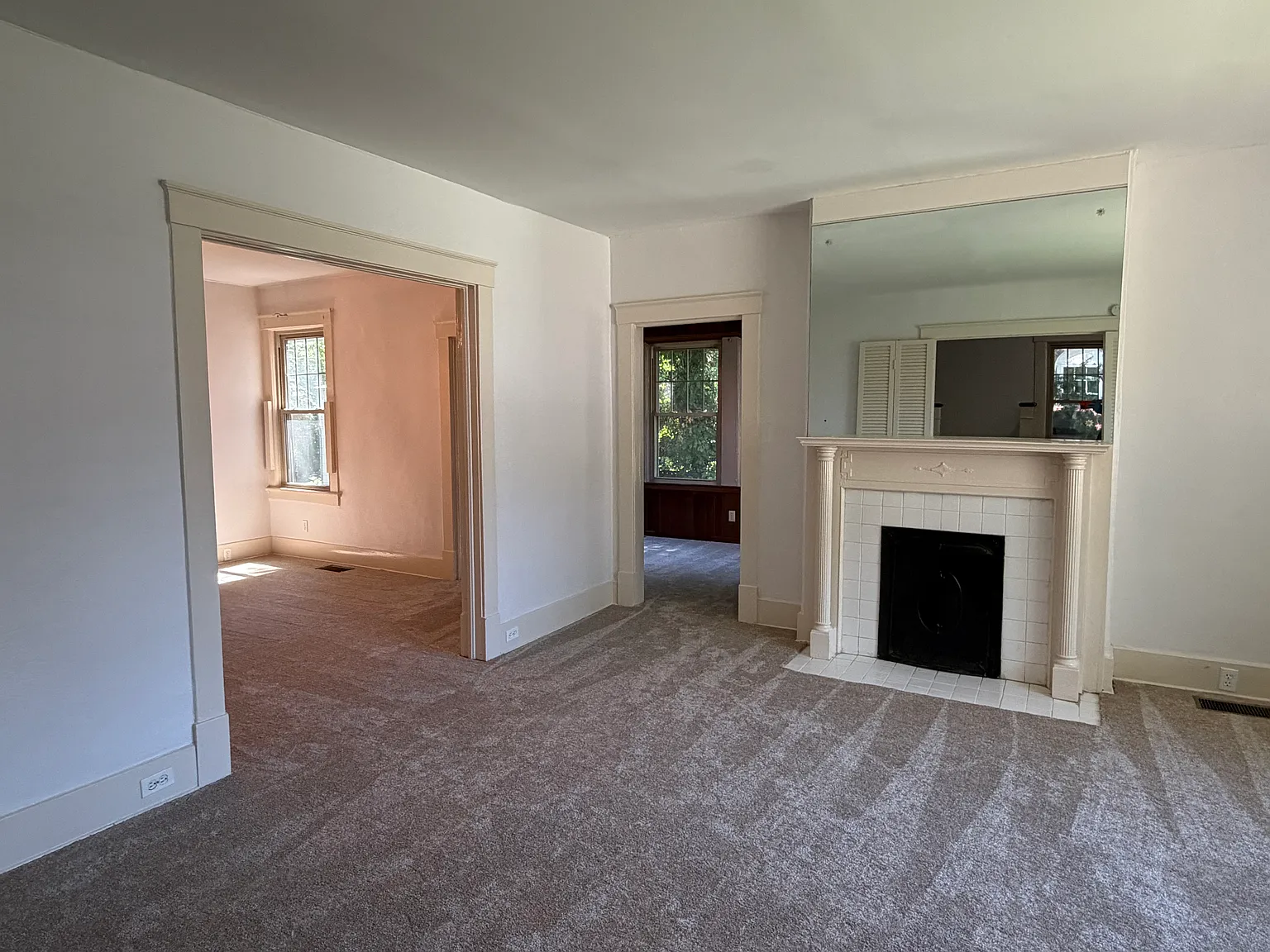 3 bed, 1.5 bath, 1900 sqft, $2,350 — Photo 4