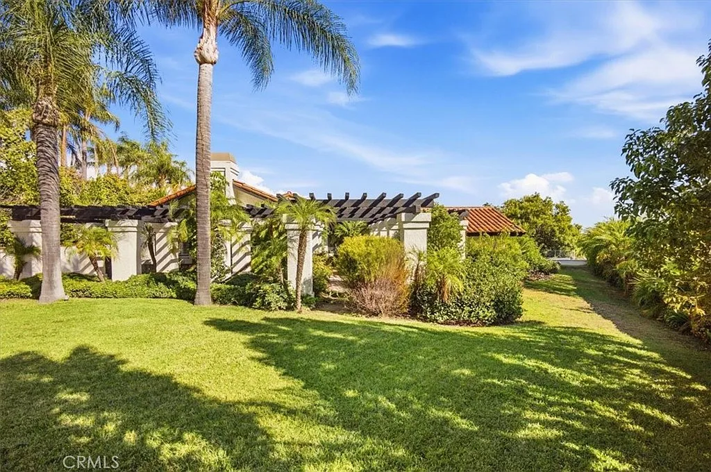 5 bed, 3333 sqft, $7,500 — Photo 2