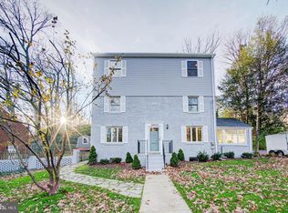 2400 S Arlington Ridge Rd, Arlington, VA 22202