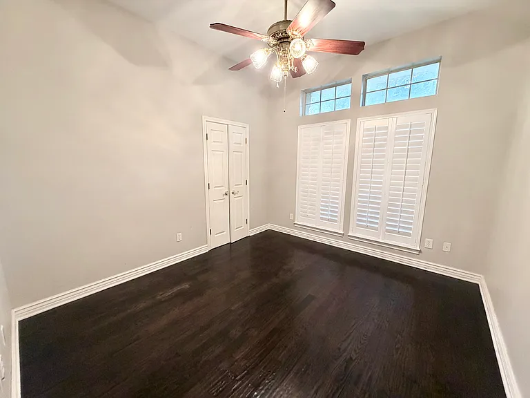 908 McCoy Dr — Photo 13
