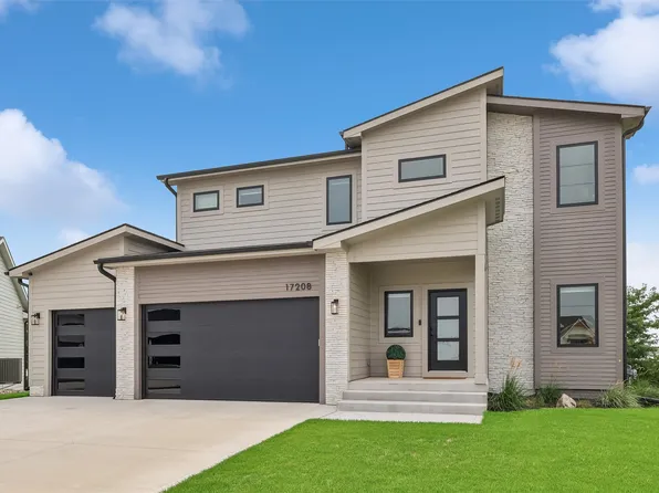 17208 Brookview Dr, Waukee, IA 50263