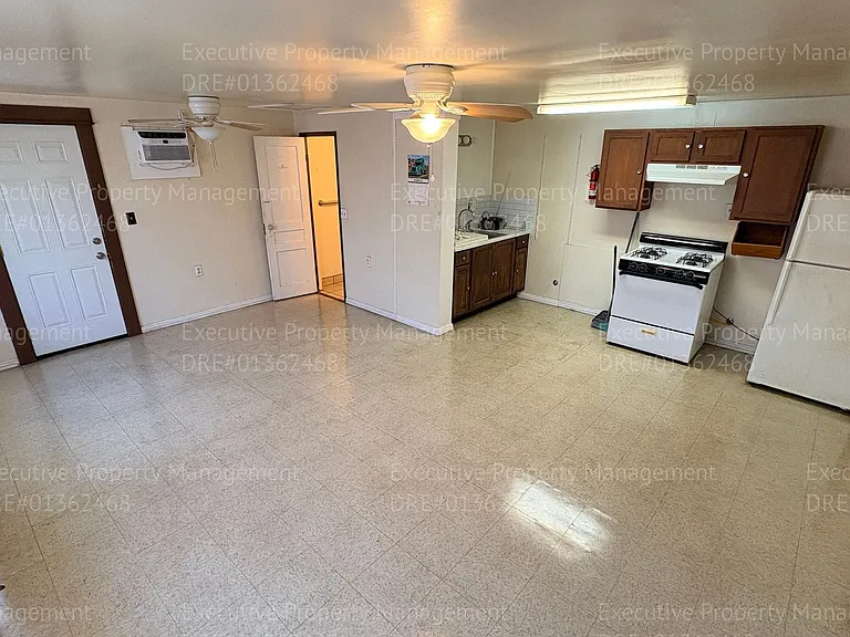 708 21st St #1/2 — Photo 4