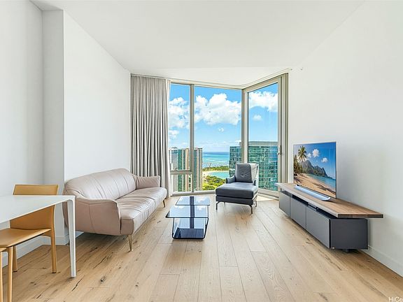 2nd image of 1001 Queen St #Penthouse 4004