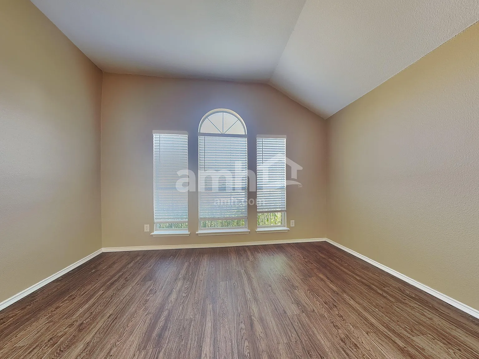 3 bed, 2.0 bath, 1688 sqft, $2,205 — Photo 4