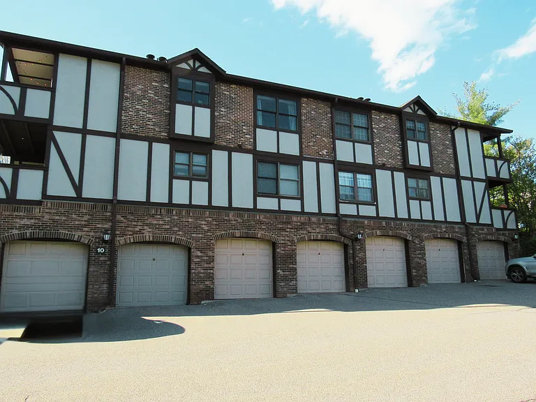10 Heritage Dr #B — Photo 2