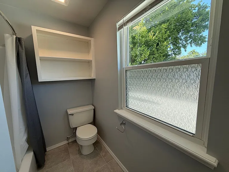137 E K Pl — Photo 6