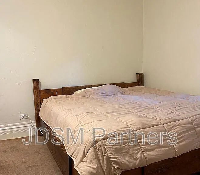 1260 Vine St #4 — Photo 16