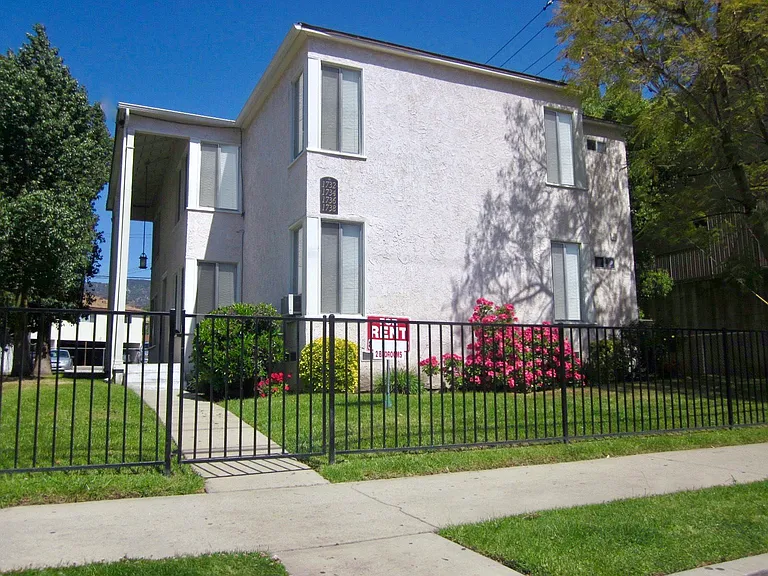 1736 Scott Rd — Photo 2